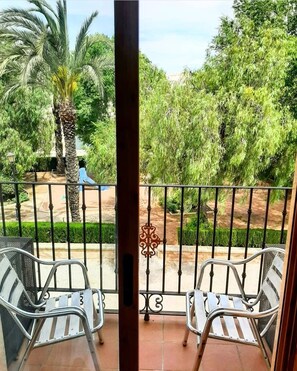 Exterior - El jardín de las eras  (Alguena)