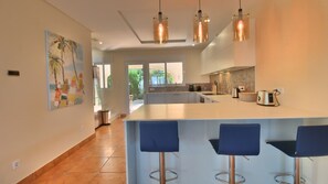 Fridge, microwave, oven, dishwasher - Luxury Villa in Denia with views and pool all inclusive 6P (Denia)