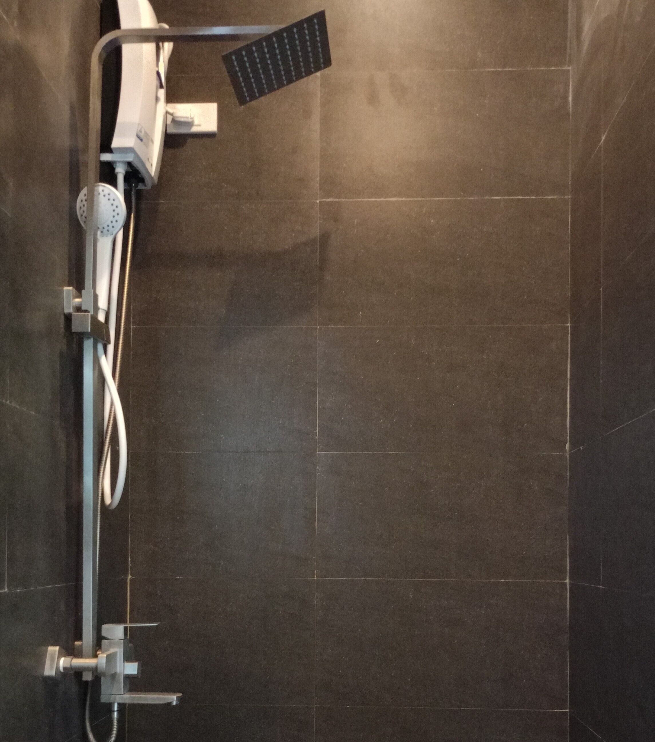 Luxury Quadruple Room | Bathroom | Shower, rainfall showerhead, free toiletries, hair dryer