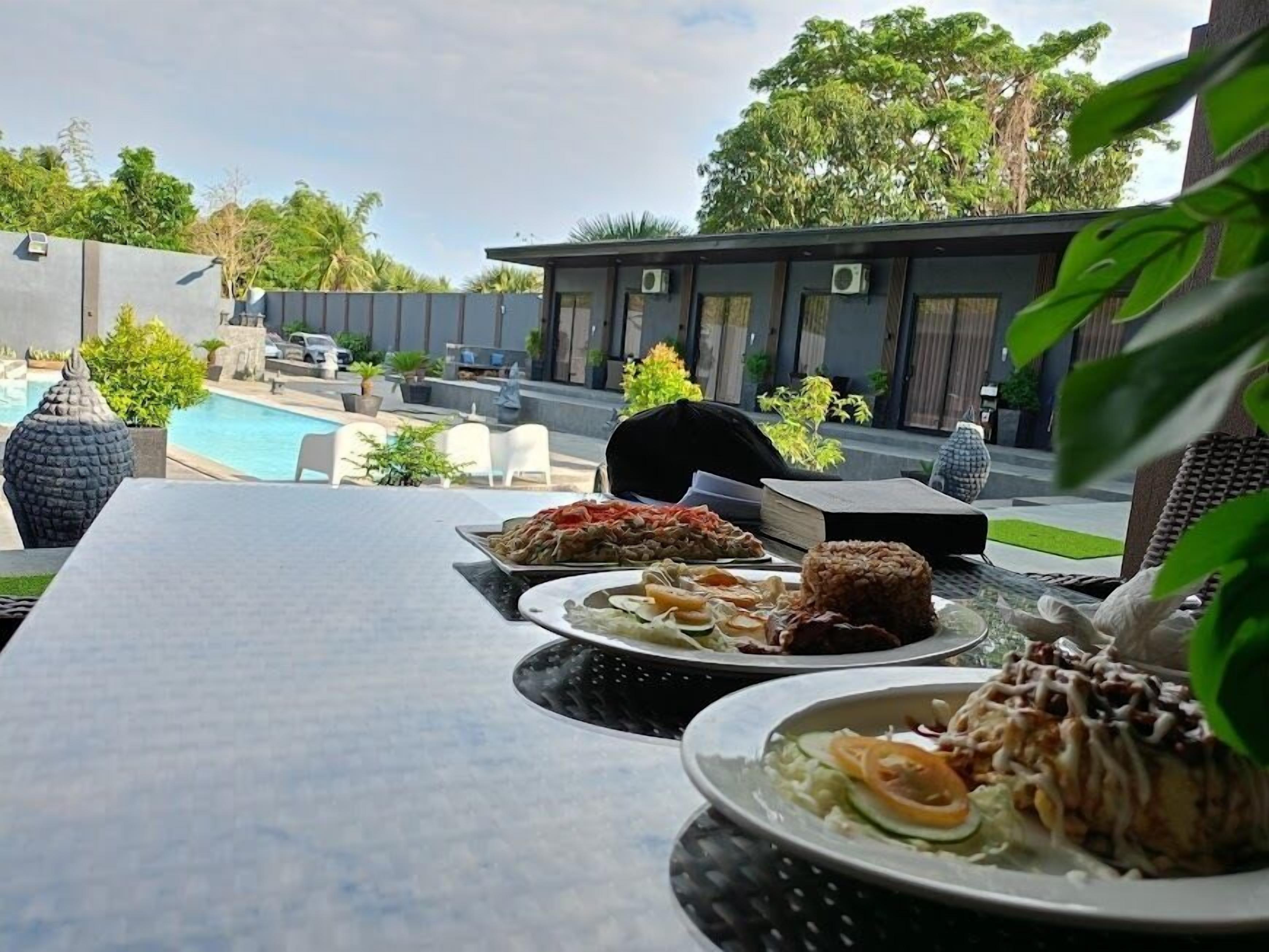 Luxury Quadruple Room | In-room dining
