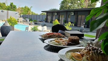 Luxury Quadruple Room | In-room dining