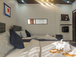 Family Room | Premium bedding, in-room safe, blackout drapes, soundproofing - DE PORCH (Bolinao)