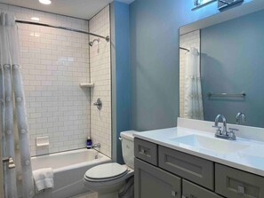 Apartment, Private Bathroom, City View | Bathroom