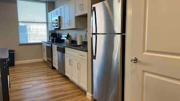 Apartment, Private Bathroom, City View | Private kitchen