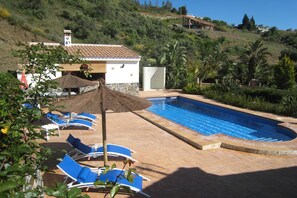Pool - Luxury villa in Sayalonga with private pool (Sayalonga)