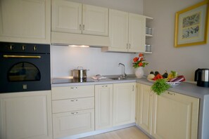 Kühlschrank, Ofen, Geschirrspüler, Toaster