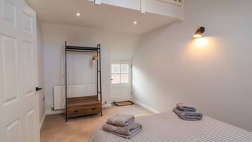 2 bedrooms, individually decorated, individually furnished, free WiFi