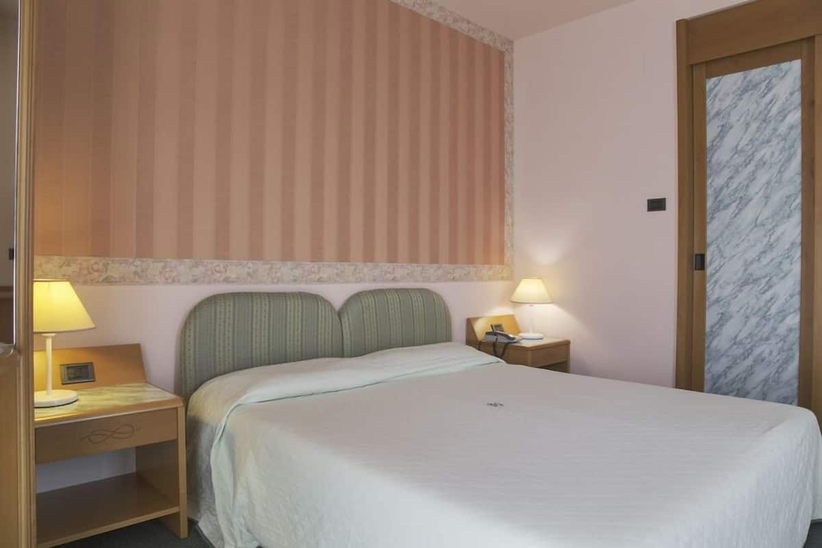 In-room safe, blackout drapes, soundproofing, free WiFi