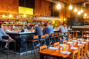 Bar (in der Unterkunft)