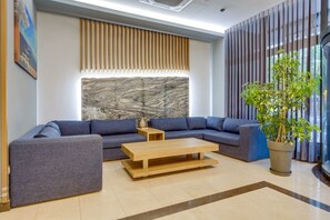 Coin salon dans le hall