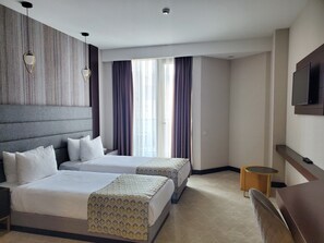 Desk, soundproofing, iron/ironing board, free WiFi - Hotel Salvador (Batumi)