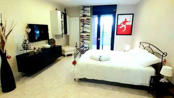 1 chambre, fer et planche Ă  repasser, Wi-Fi gratuit, draps fournis