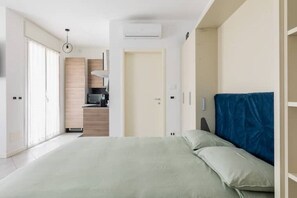 1 habitación, tabla de planchar con plancha, wifi y ropa de cama