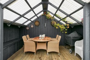Outdoor dining - Renovated summer house incl cleaning and linen (Juelsminde)