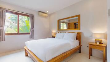 Villa | 2 bedrooms, in-room safe, desk, laptop workspace