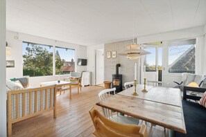 TV, stereo - Idyllic holiday home near cliffs and beach (Gudhjem)