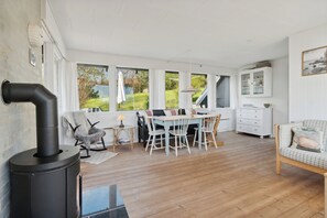 TV, stereo - Idyllic holiday home near cliffs and beach (Gudhjem)