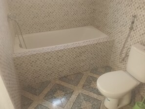 Pyyhkeet, saippua, vessapaperi