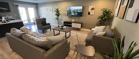 Smart TV, videojuegos, futbolito y libros