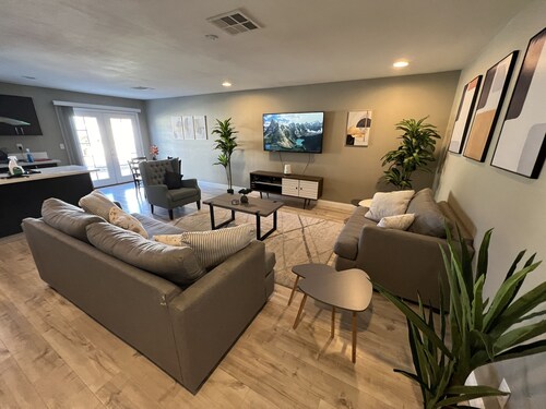 Vegas Oasis! Modern & Spacious 5 Bedroom 3 Bathroom Home with Pool Near LV Blvd 