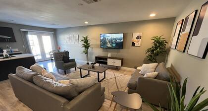 Vegas Oasis! Modern & Spacious 5 Bedroom 3 Bathroom Home with Pool Near LV Blvd