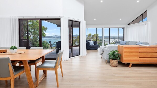 Interior - By The Bay - 66 Randall Dr (Salamander Bay)