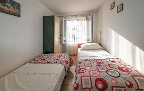 2 chambres, fer et planche à repasser, Wi-Fi gratuit, draps fournis