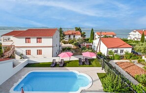 Pool - Awesome apartment in Slatine with Wi-Fi (Slatine)