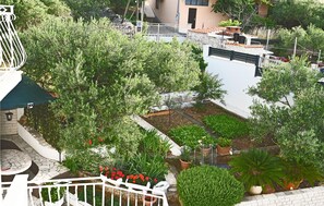 Property grounds - Awesome apartment in Slatine with Wi-Fi (Slatine)