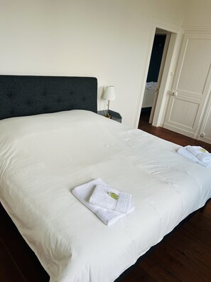 10 dormitorios, cuna de viaje, wifi gratis y ropa de cama