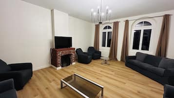 Smart TV, futbolito, tenis de mesa y libros