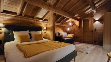 4 bedrooms, desk, iron/ironing board, travel cot