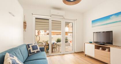 La Caravella 2 :beachfront, new and charming apartment in the center.