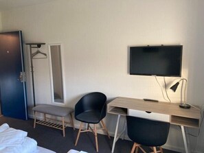 5 bedrooms, desk, free WiFi - Motel Trafikcenter Sæby Syd (Sæby)