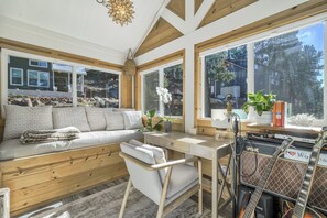 Living area - Biggie Smalls (Woodland Park)