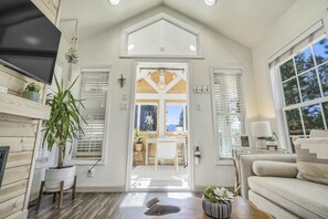 Interior - Biggie Smalls (Woodland Park)