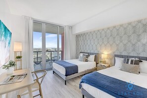 Schreibtisch, Bügeleisen/Bügelbrett, Reisekinderbett, WLAN