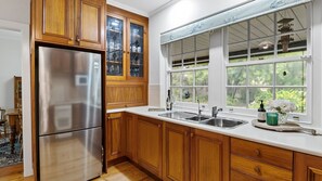 Fridge, microwave, oven, stovetop - Spottiswoode - 215 Barclay Road, Myponga (Myponga)