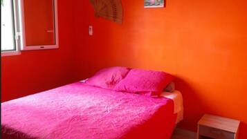 2 bedrooms, iron/ironing board, bed sheets