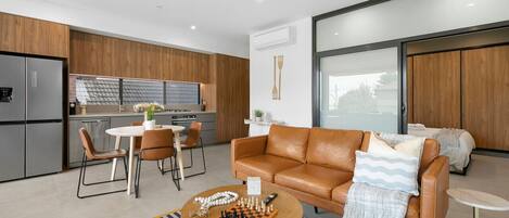 المنشأة من الداخل