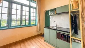 A kitchen with a window, a sink, and a dishwasher. - Studio apartment  Private bathtub, balcony, 45m2
 (Thành phố Hội An)