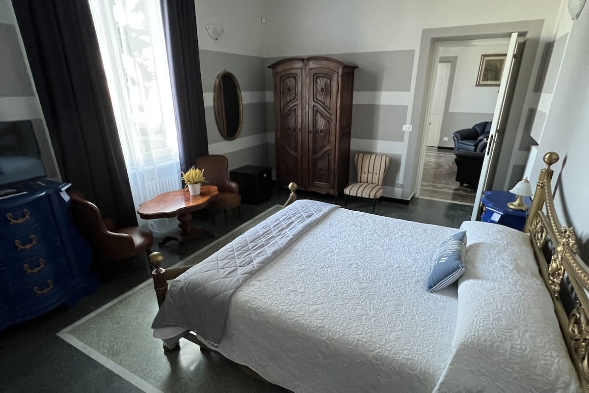 Superior Room | 1 bedroom, individually furnished, blackout drapes, soundproofing