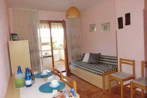 Living area - Cozy one Bedroom Apartment With Pool and AC (San Michele al Tagliamento)