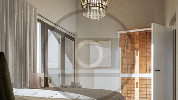 Een slaapkamer met een groot bed, een raam en een houten deur naar een balkon.
