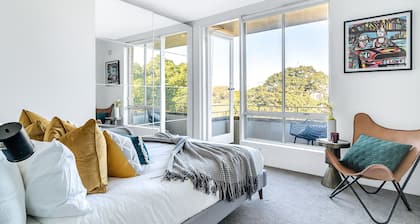 'The Crows Nest' - Stylish & Chic, North Sydney