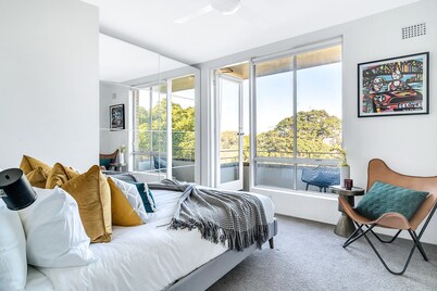 'The Crows Nest' - Stylish & Chic, North Sydney