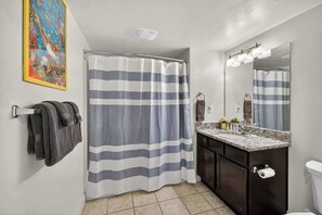 Shower, hair dryer, towels - 6A Family Friendly RedCliff Condo POOL & HOT TUB (Moab)