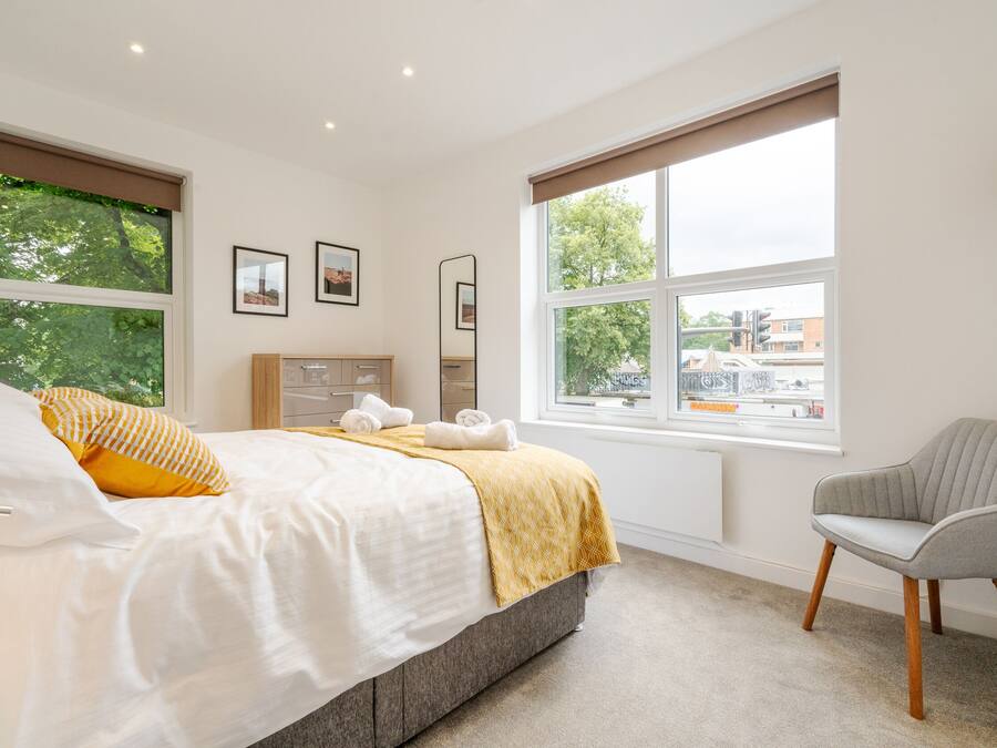 3 dormitoris, decoració individual i mobiliari individual