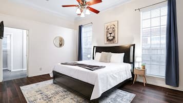 3 bedrooms, desk, iron/ironing board, travel cot