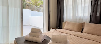 Welcome to Our Luxurious 1-bedroom Private Residence With a Special Patio